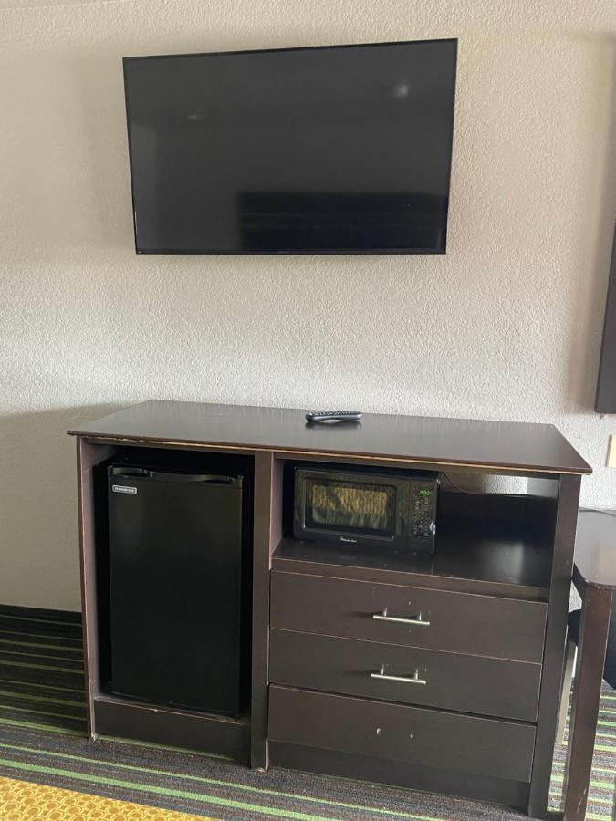 Regency Inn - แชนเนลวิว ภายนอก รูปภาพ